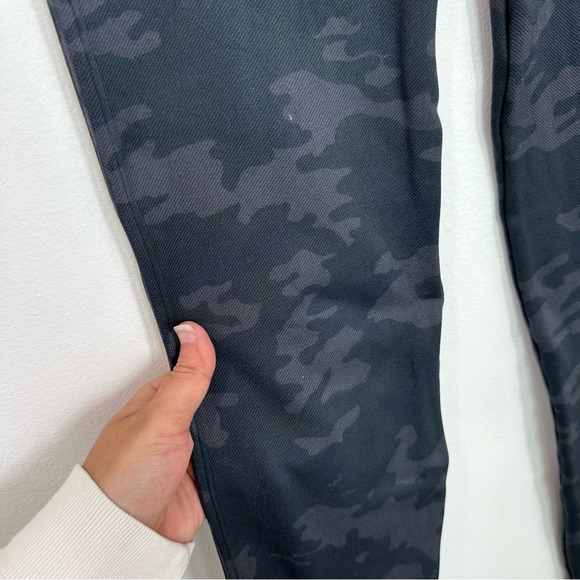 Spanx Look at Me Now High-Waisted Seamless Leggings Black Camo Large - Picture 6 of 9